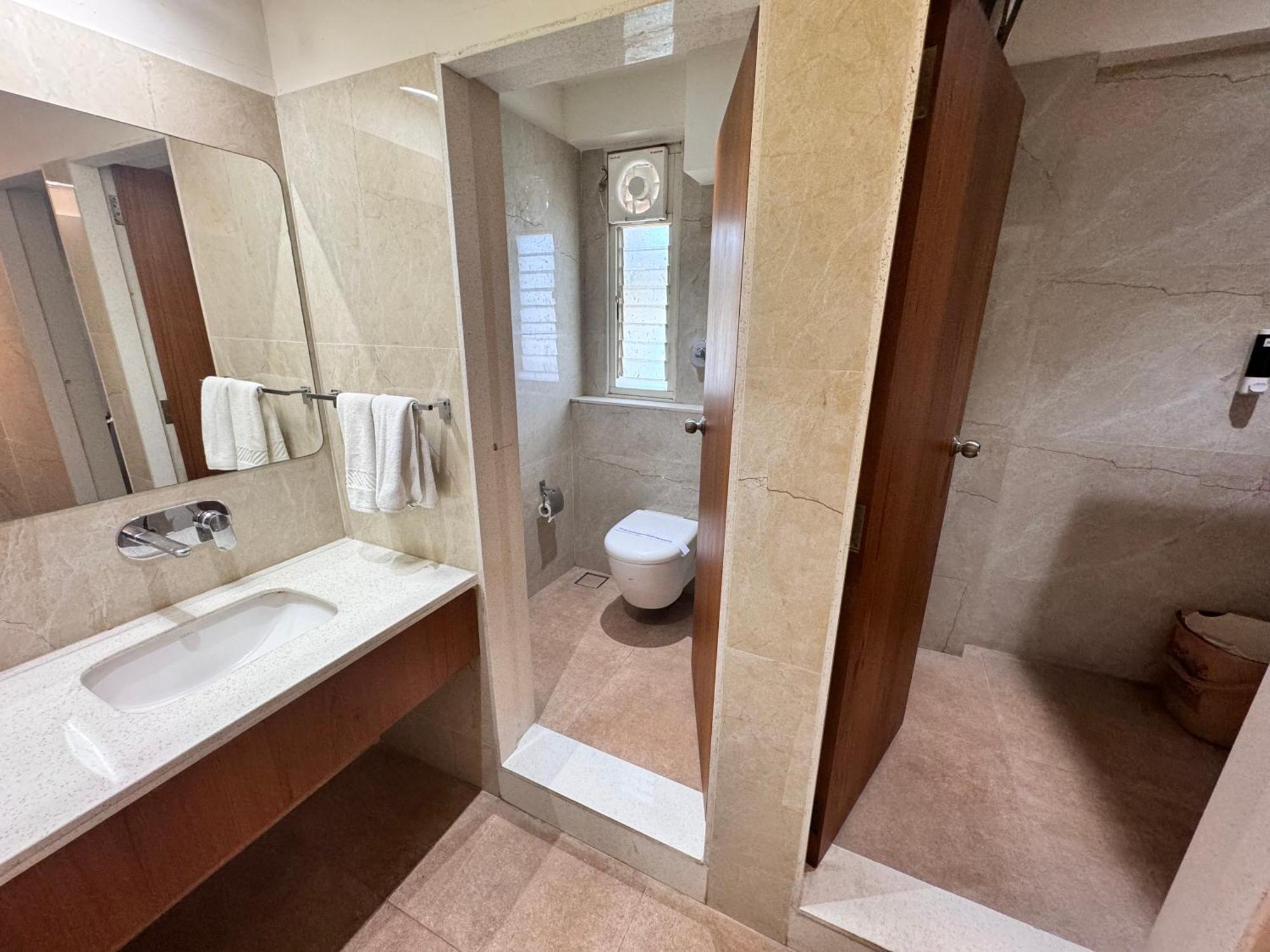 Siara Styles Amba Suites, Гандинагар Экстерьер фото