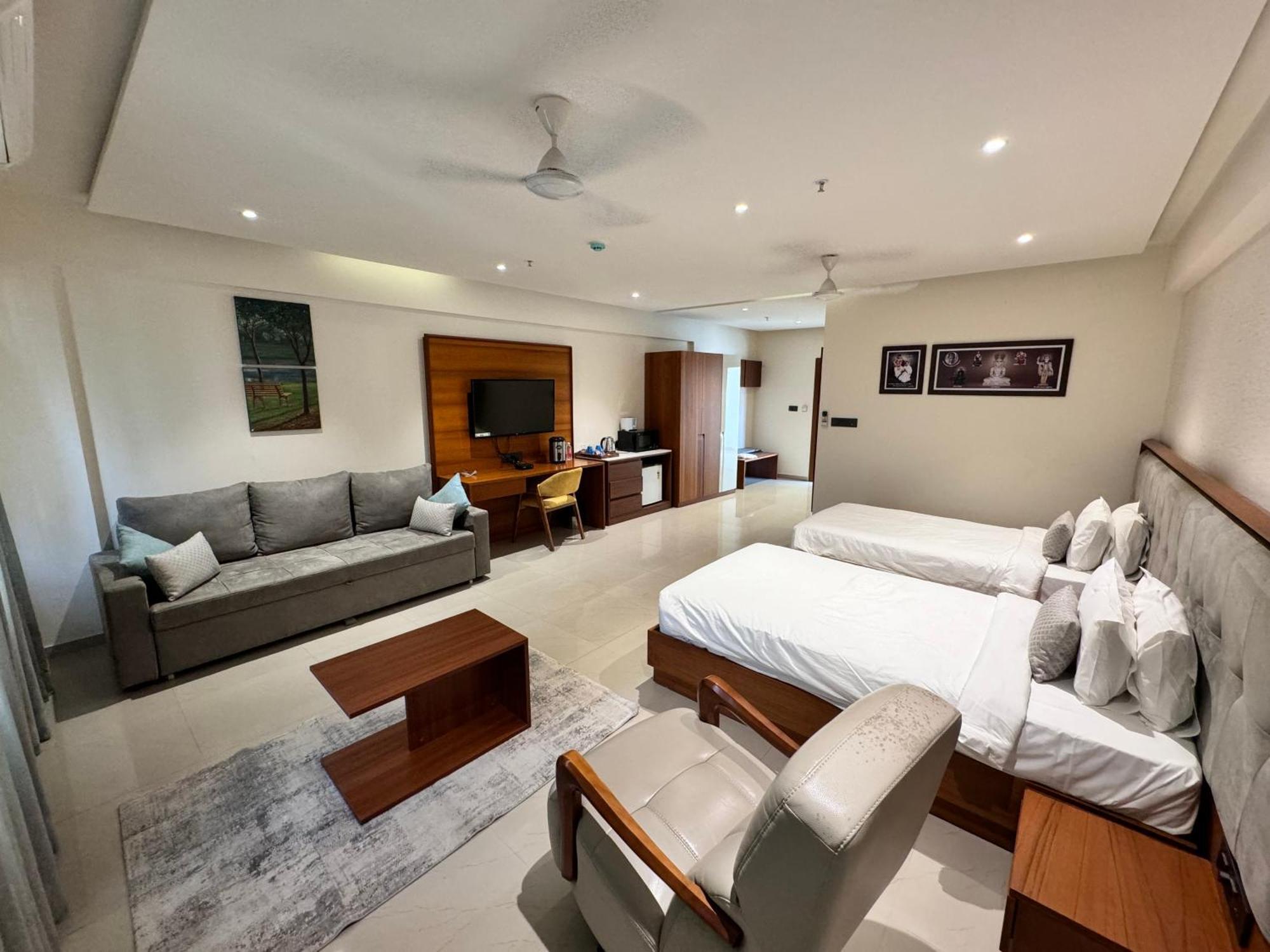 Siara Styles Amba Suites, Гандинагар Экстерьер фото